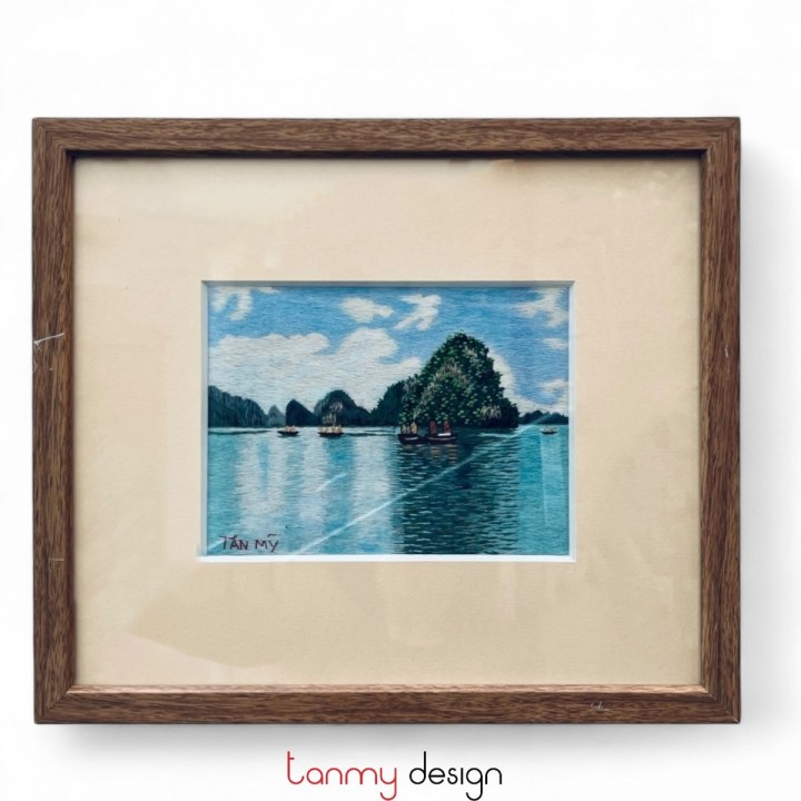 Hand-embroidered painting - Ha Long bay (small size)